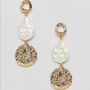 🛍SOLD🛍 Pearl and hammered disc earrings